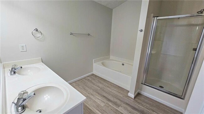 Building Photo - 3060 Kentmere Dr