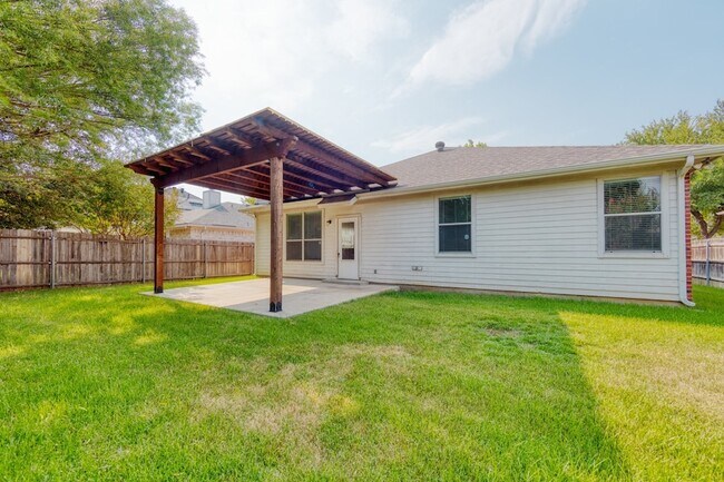 Building Photo - 2617 Bissonet Dr