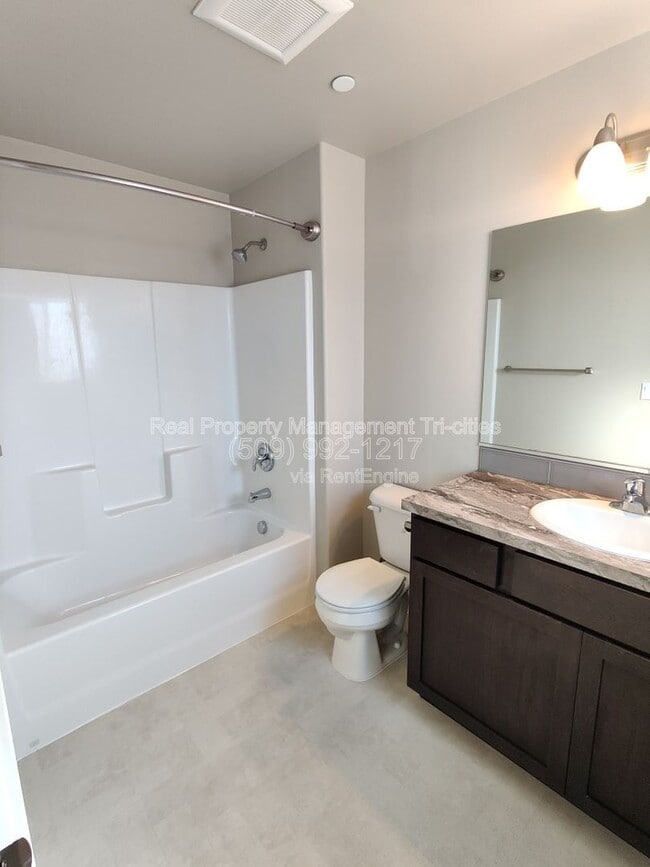 Building Photo - 5748 W Albany Pl