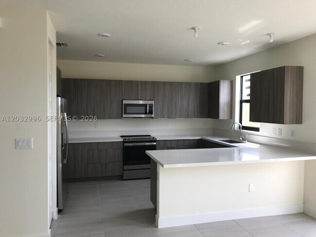 Building Photo - 8102 NW 105th Ct