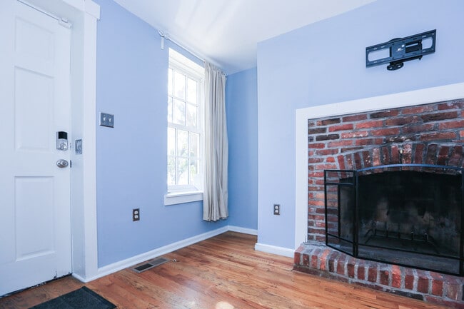 Building Photo - 540 S Paca St