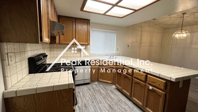 Building Photo - Very Nice 3bd/2ba Citrus Heights Home with 2 Car Garage - Must See!