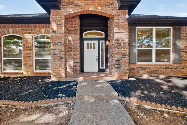 Building Photo - Keller Gem Looking TO Be Your Home!!!