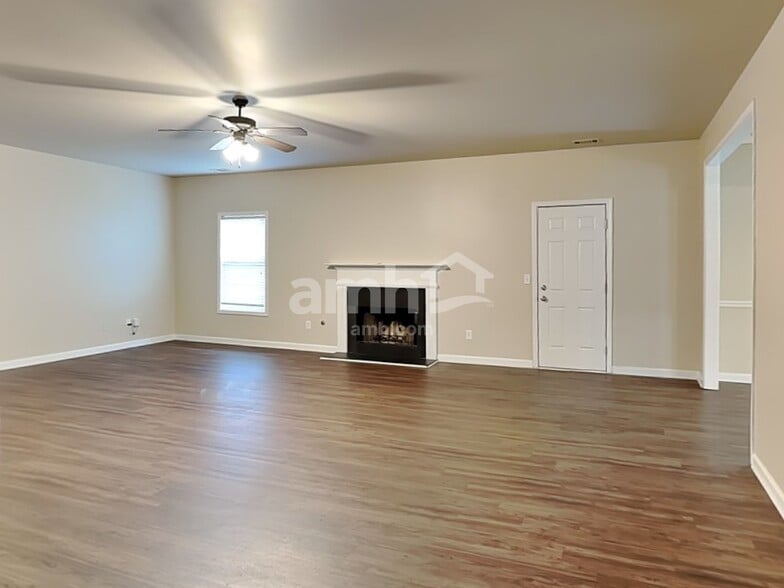 Building Photo - 148 Crescent Woode Dr