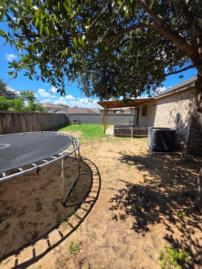 Building Photo - 613 Cuervo Dr