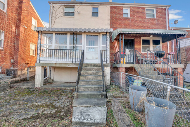 Building Photo - Charming 2 Bedroom Home in Washington DC Ã...