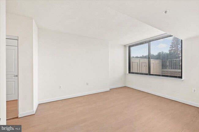 Building Photo - 2451 Midtown Ave