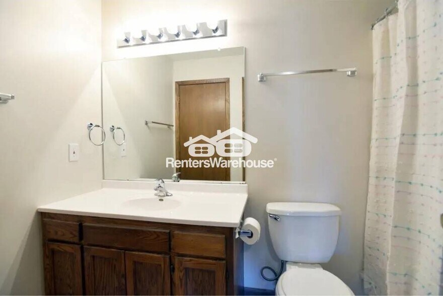 Building Photo - 2323 Amberwood Dr