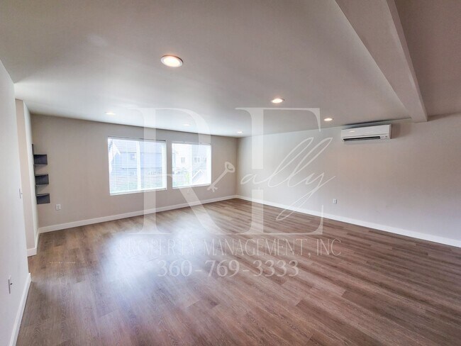 Building Photo - Modern, Spacious, & Conveniently Located H...