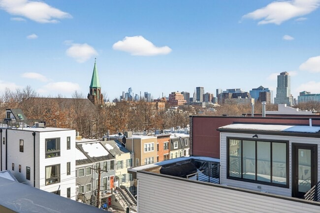 Building Photo - 160 Brunswick St