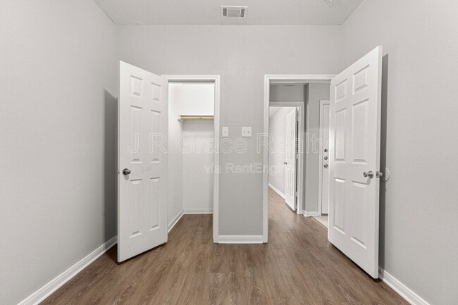 Building Photo - 10217 Hyacinth Ln