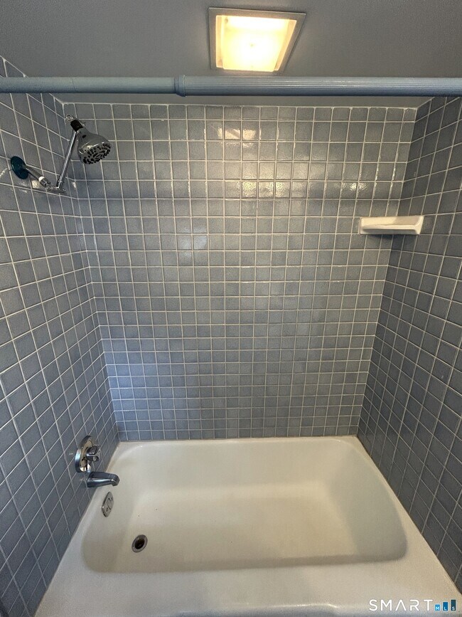 Building Photo - 73 Peck St