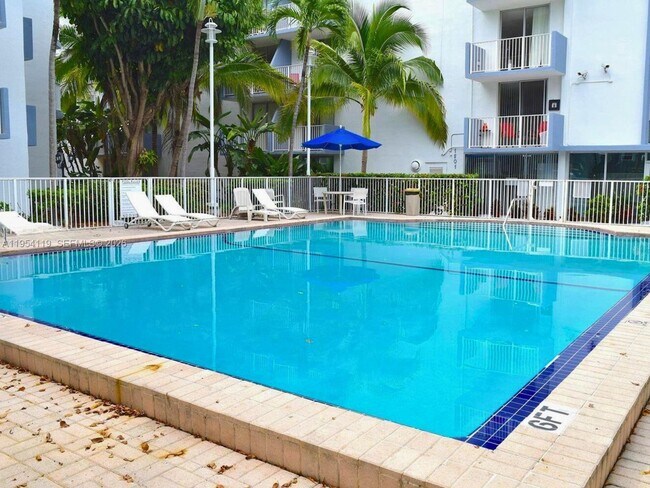 Building Photo - 1801 S Treasure Dr