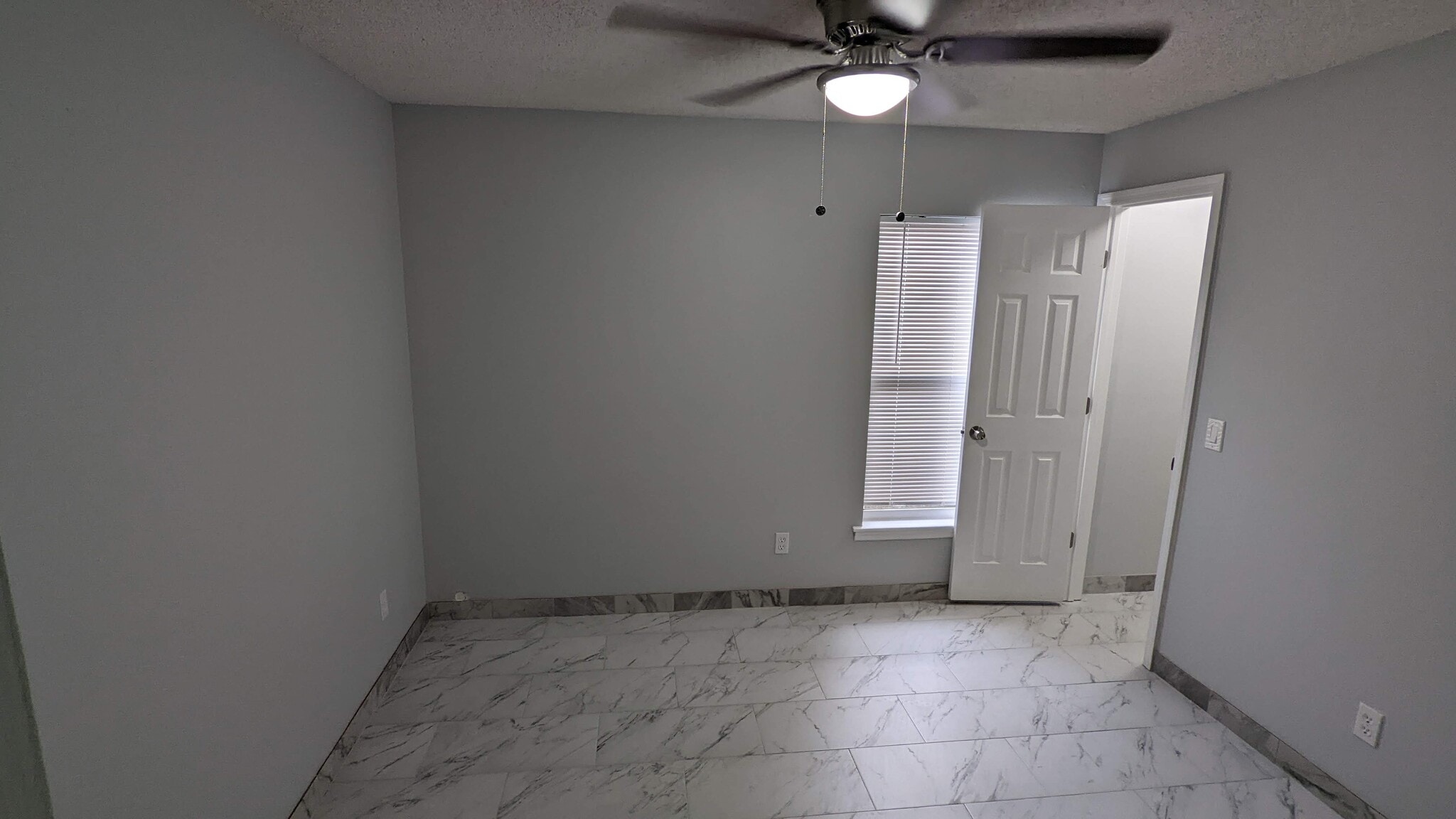 Building Photo - 3048 Pineda Dr