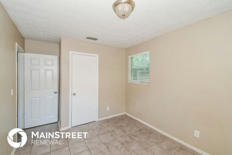Building Photo - 6430 Lucente Dr