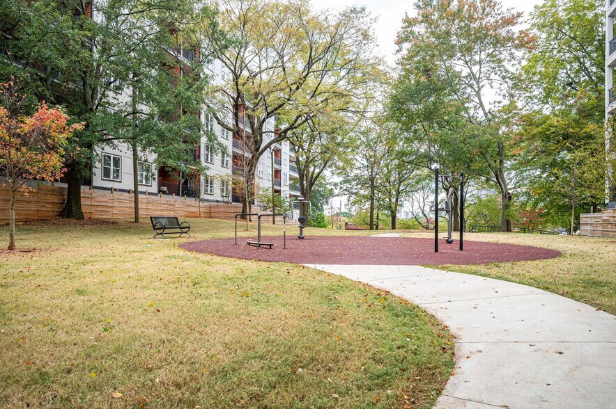 Building Photo - 542 Boulevard NE