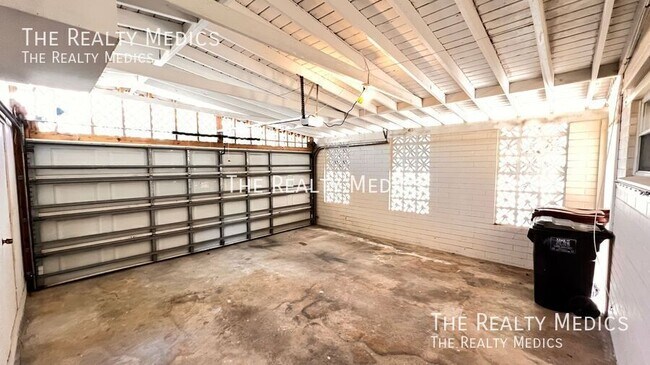 Building Photo - 1516 Dove Dr