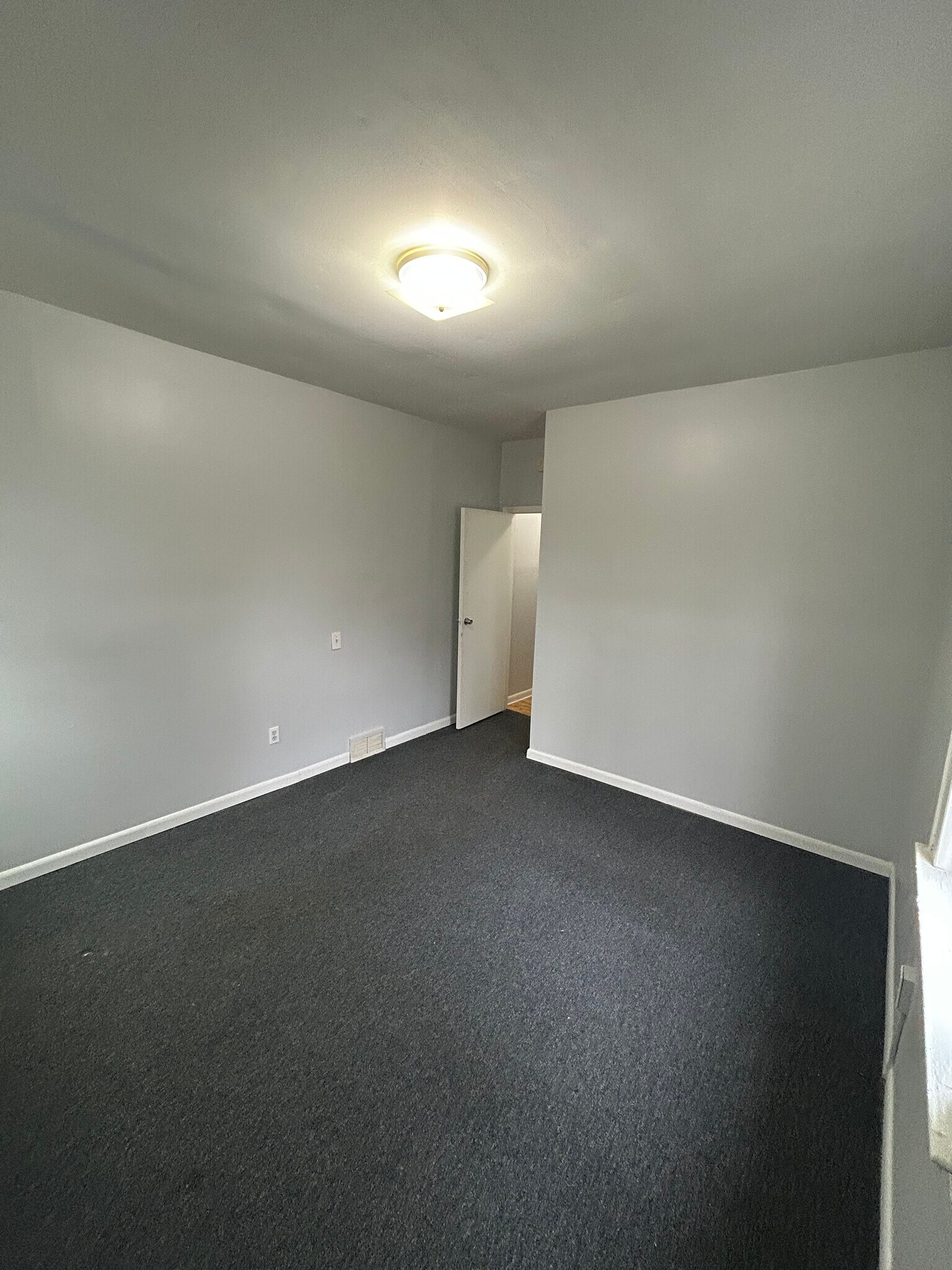 Building Photo - 40 Moulson St