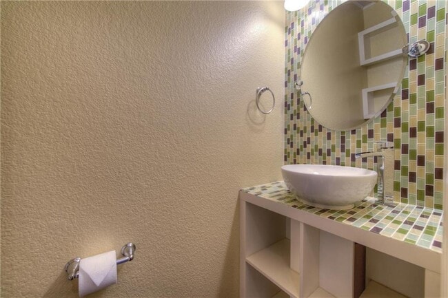 Building Photo - 712 Alamo Plaza Dr