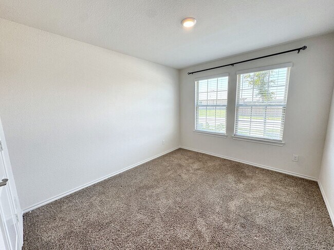 Building Photo - 3/2 in Magnolia Master Planned Community!