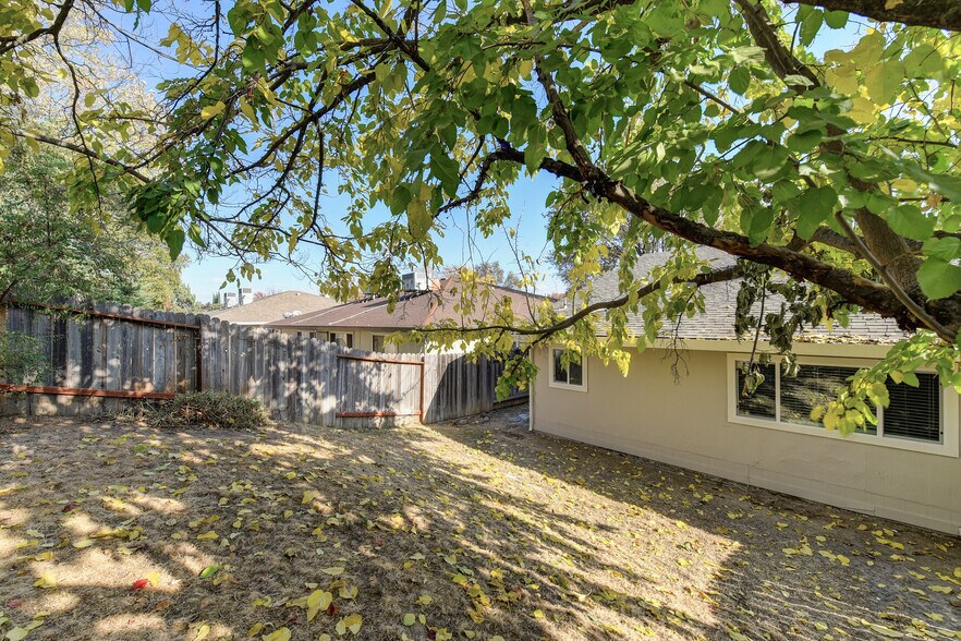 Building Photo - 6933 Trovita Way