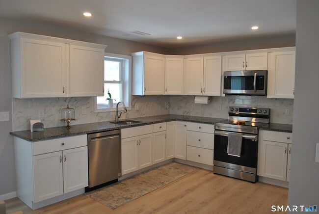 Building Photo - 3 Bostwick Pl