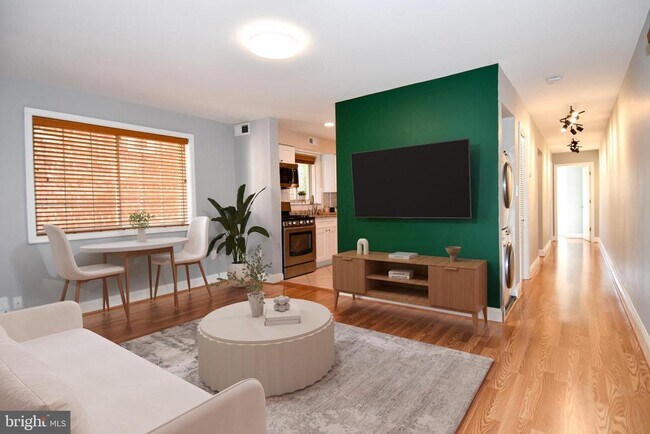 Building Photo - 718 Park Rd NW