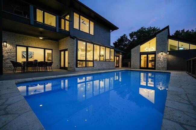 Building Photo - 1716 Bartoncliff Dr