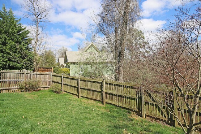 Building Photo - Dog-Friendly Brookwood Home Near UVA & Downtown