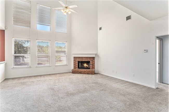 Building Photo - 2635 Lakehills St