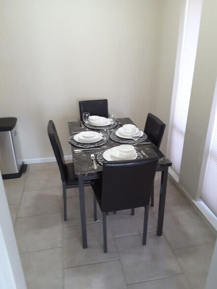 Building Photo - 746 Oakmont Ave