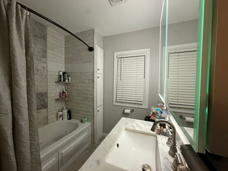 Building Photo - S80W19060 Janesville Rd