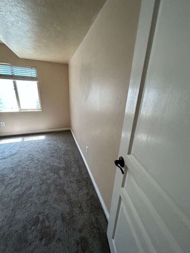 Building Photo - Great Lehi Home in the Colony Pointe Neigh...