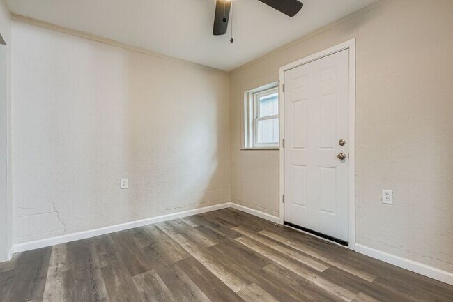 Building Photo - 1129 Valley Manor Ct