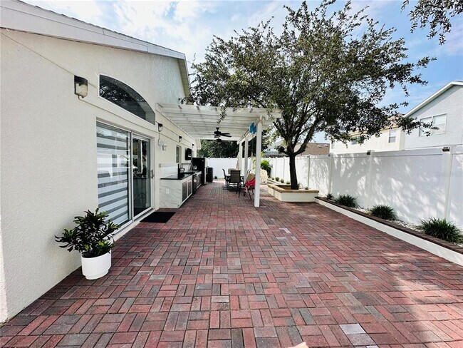 Building Photo - 8885 Palisades Beach Ave