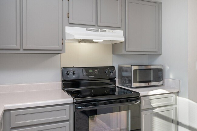 Building Photo - 4253 Antioch Rd