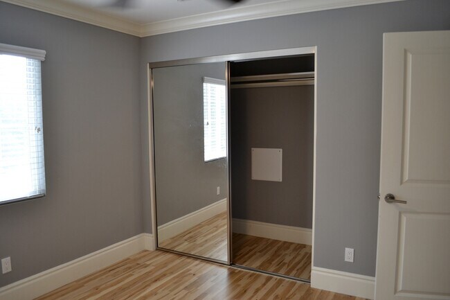 Building Photo - MOVE IN READY 2/2 with 2 Assigned Parking! In Unit Washer & Dryer! Gated Community! Centrally Loc...