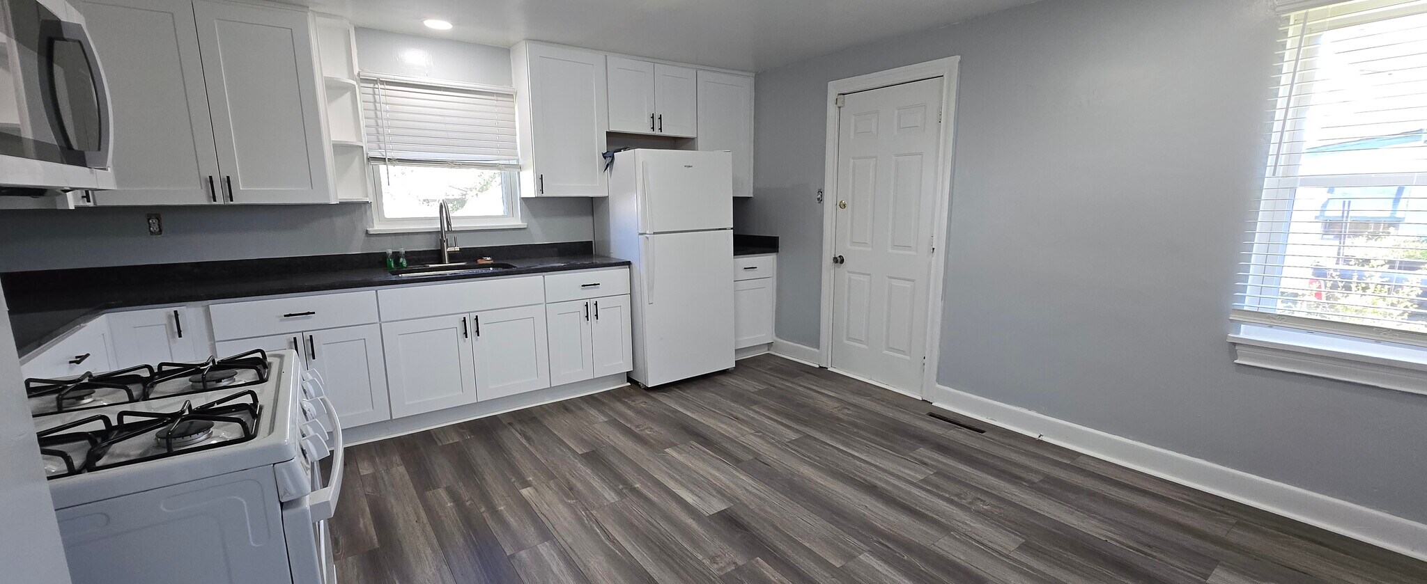 Building Photo - 818 Coolidge St