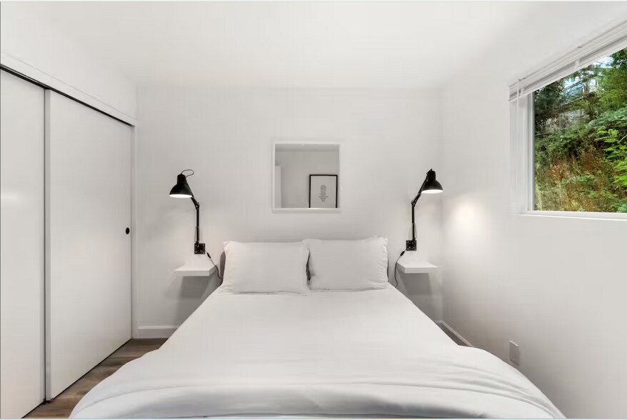 Building Photo - 1803 15th Ave S