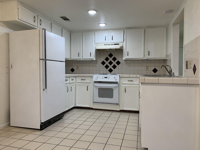 Building Photo - 7201 Memphis Ave