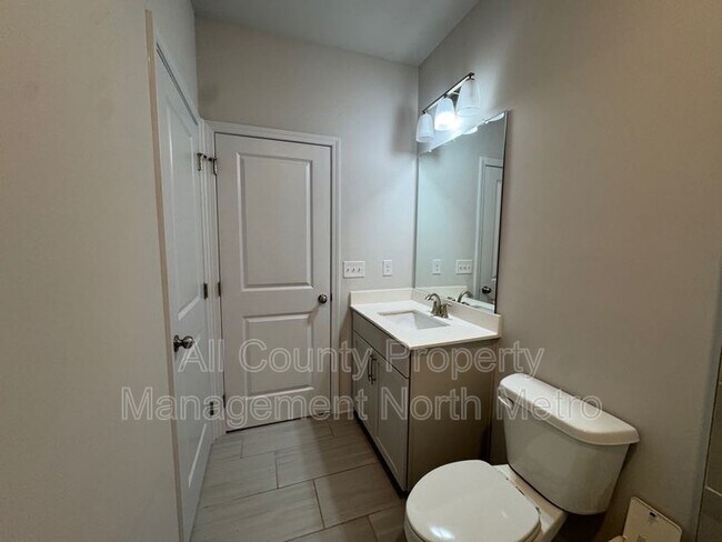 Building Photo - 7870 Tiberon Pkwy