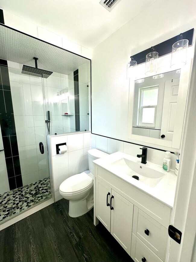 Building Photo - 121 Eider Ct