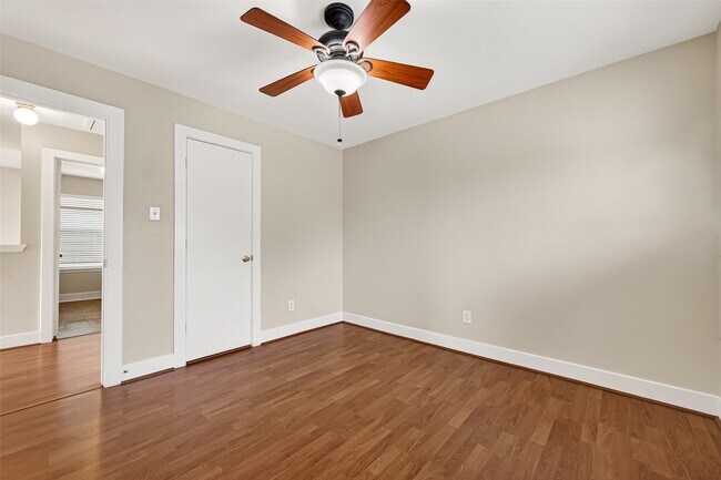 Building Photo - 6247 Settlers Lake Cir E