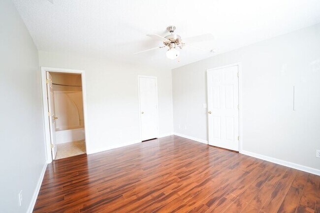 Building Photo - 134 Mustang Dr