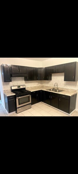 Building Photo - 8346 S Mackinaw Ave