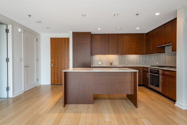 Building Photo - 580 Washington St