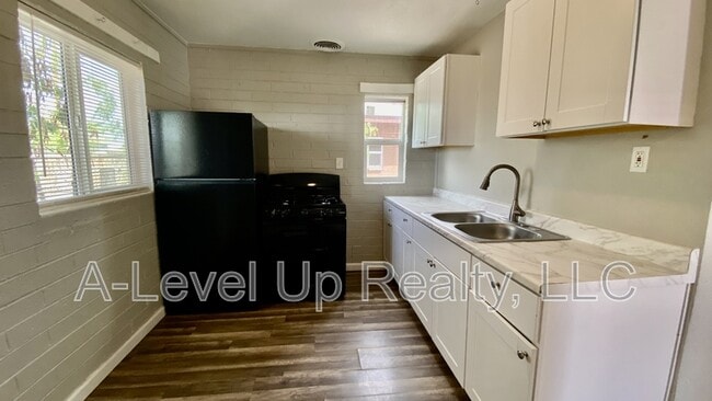 Building Photo - 3043 E Proctor Vista