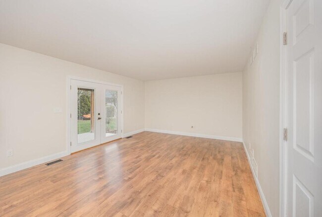 Building Photo - 125 Fieldstone Dr