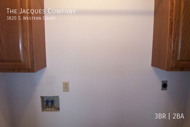 Building Photo - 3820 S Western Ct