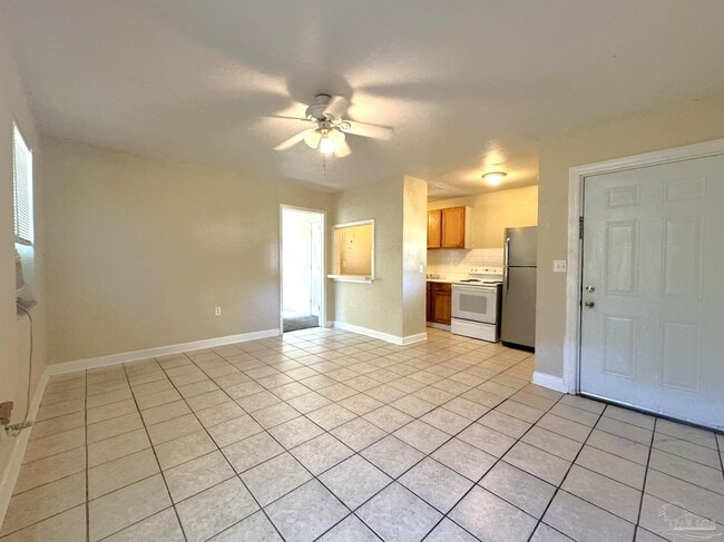 Building Photo - 2 Ellis Dr